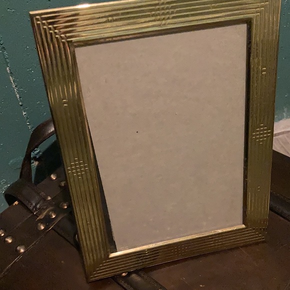 - 2 5x7 gold photo photo frames in good condition - Picture 4 of 9